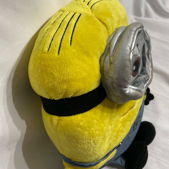Large 16” Despicable Me Minion plush great condition - Picture 6 of 8